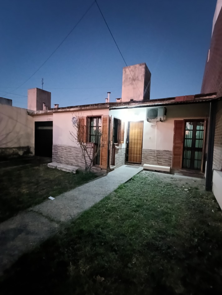 Oportunidad en B° Matienzo - Casa con jardin y cochera por USD 48.000
