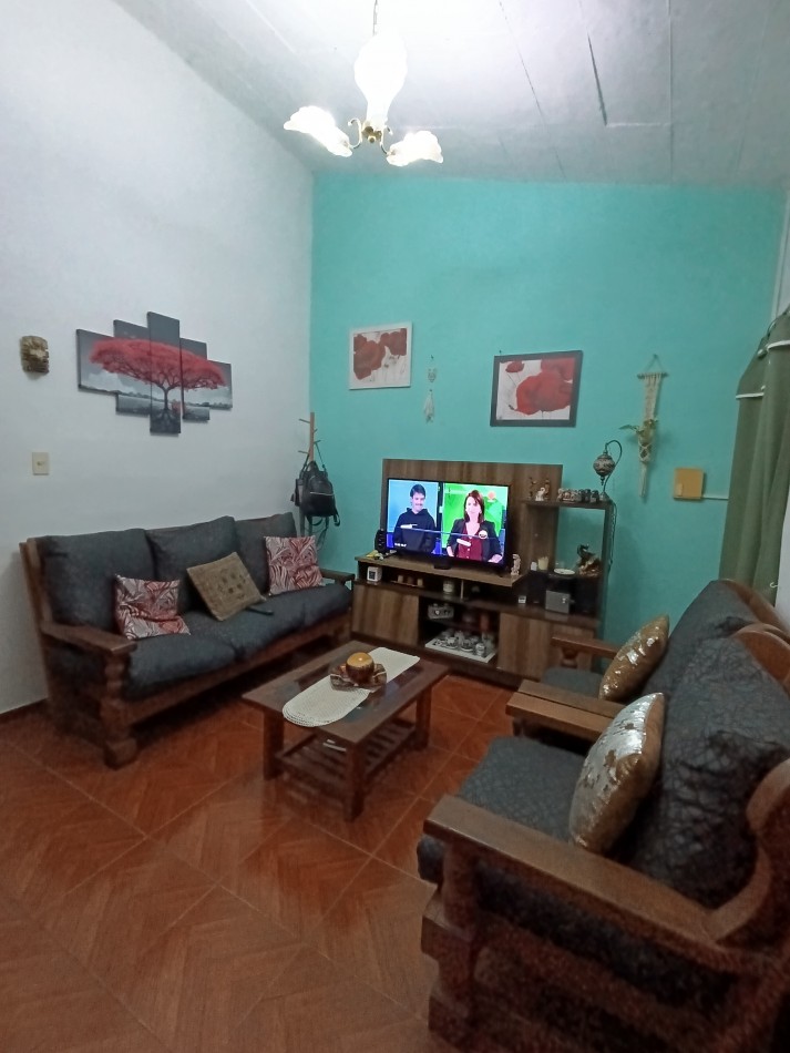 Oportunidad en B° Matienzo - Casa con jardin y cochera por USD 48.000