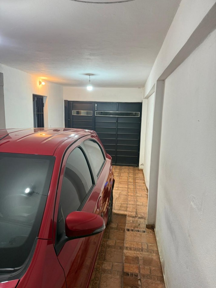 Oportunidad en B° Matienzo - Casa con jardin y cochera por USD 48.000