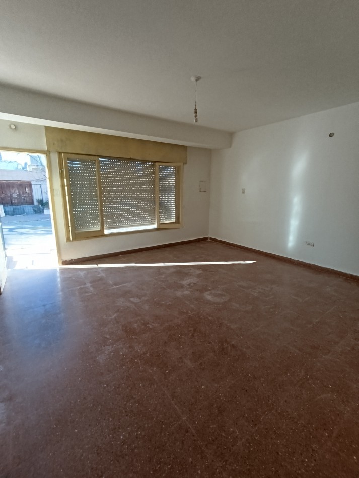Vendo casa + Local en los Naranjos!