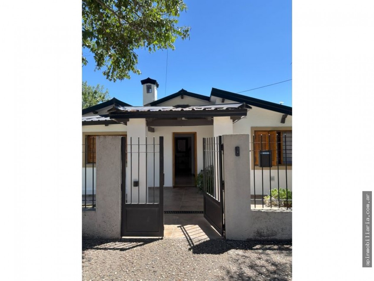 VENTA CASA 3 DORMITORIOS EN BARRIO LOS MANANTIALES C. PAZ