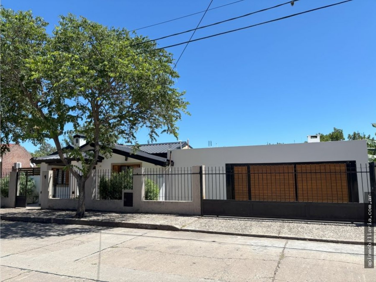 VENTA CASA 3 DORMITORIOS EN BARRIO LOS MANANTIALES C. PAZ
