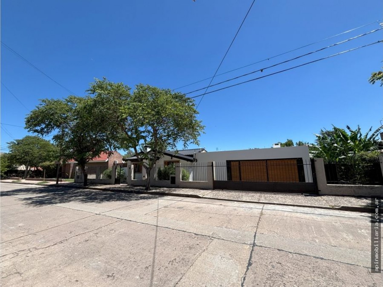 VENTA CASA 3 DORMITORIOS EN BARRIO LOS MANANTIALES C. PAZ