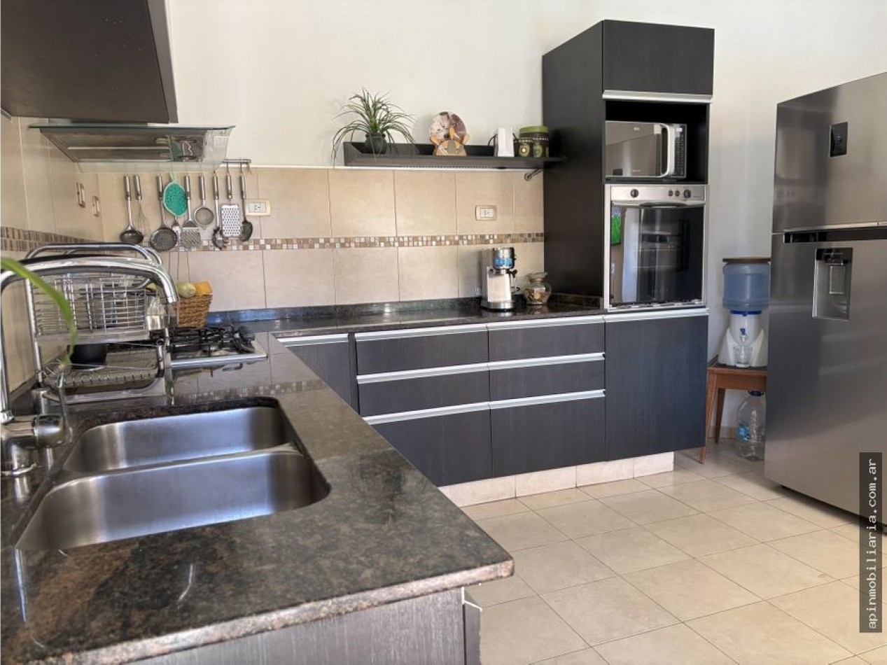 VENTA CASA 3 DORMITORIOS EN BARRIO LOS MANANTIALES C. PAZ