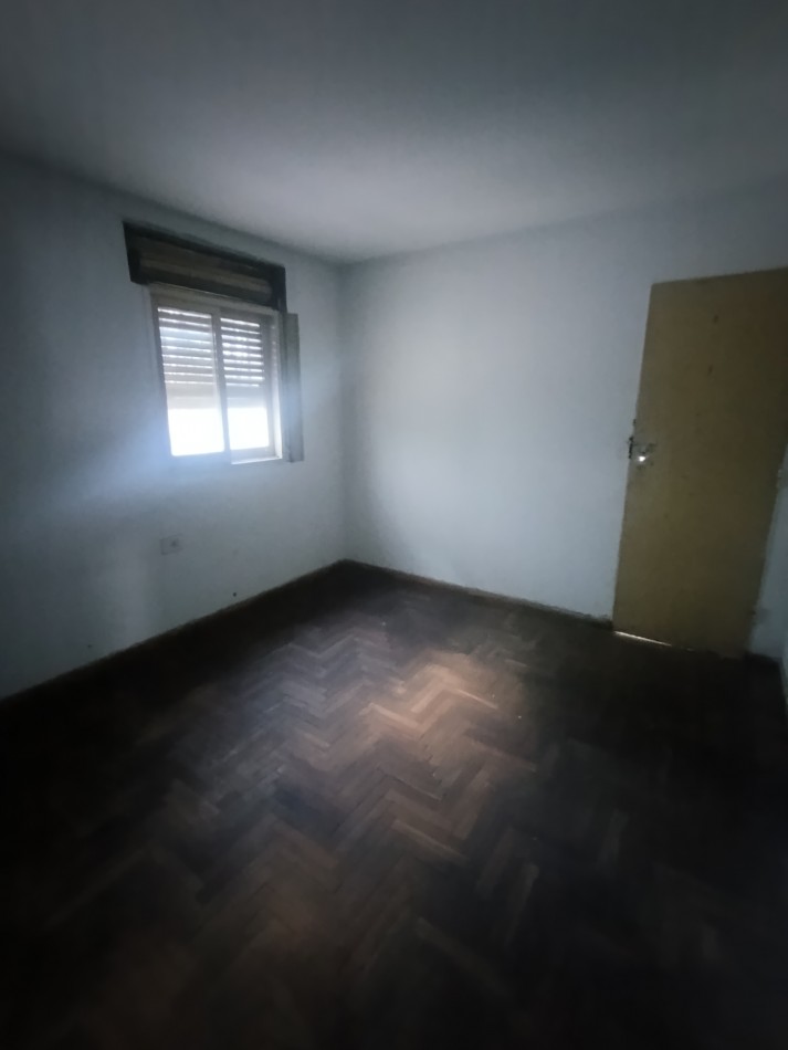 Amplia propiedad Res. Velez Sarsfield de 3d, Av principal