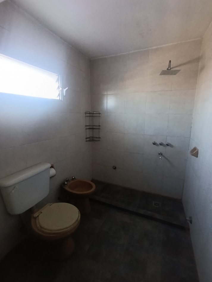 Amplia propiedad Res. Velez Sarsfield de 3d, Av principal