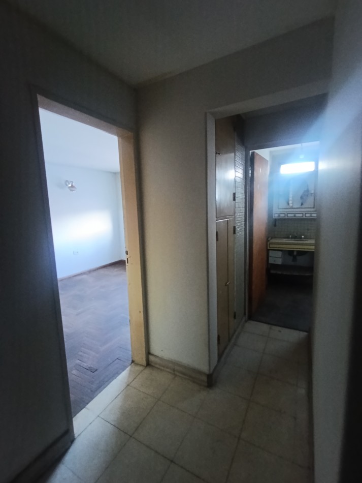 Amplia propiedad Res. Velez Sarsfield de 3d, Av principal