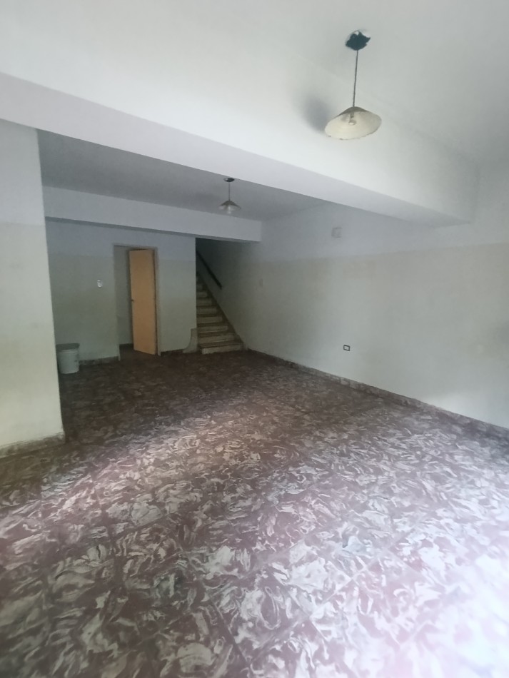 Amplia propiedad Res. Velez Sarsfield de 3d, Av principal