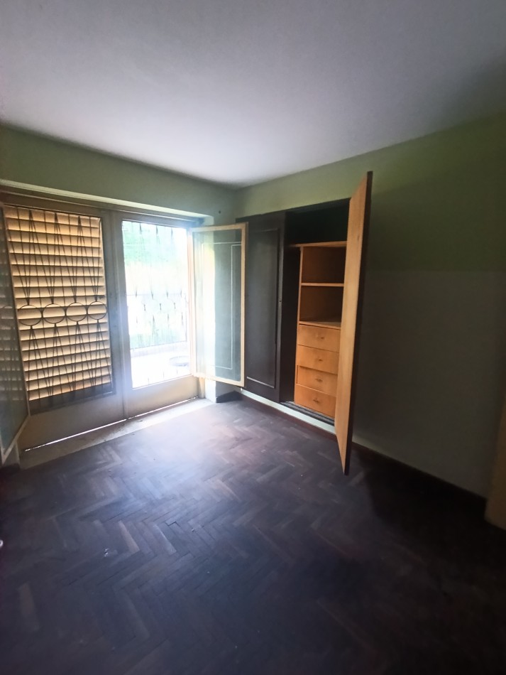 Amplia propiedad Res. Velez Sarsfield de 3d, Av principal