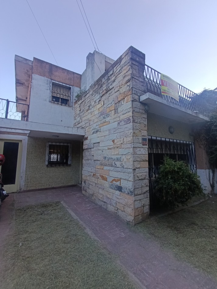 Amplia propiedad Res. Velez Sarsfield de 3d, Av principal