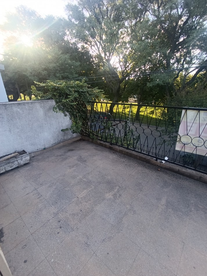 Amplia propiedad Res. Velez Sarsfield de 3d, Av principal