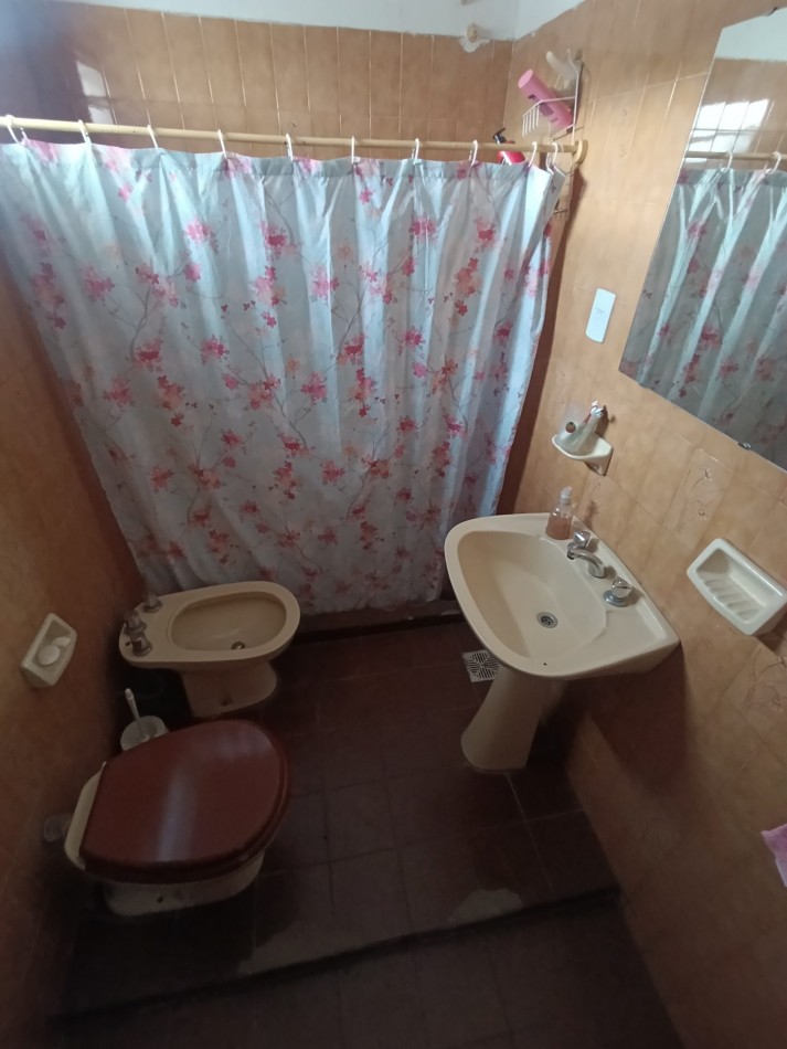Vendo salon comercial+ 3 Dptos B Parque Velez Sarsfield 