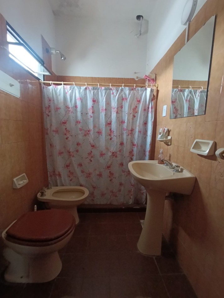 Vendo salon comercial+ 3 Dptos B Parque Velez Sarsfield 