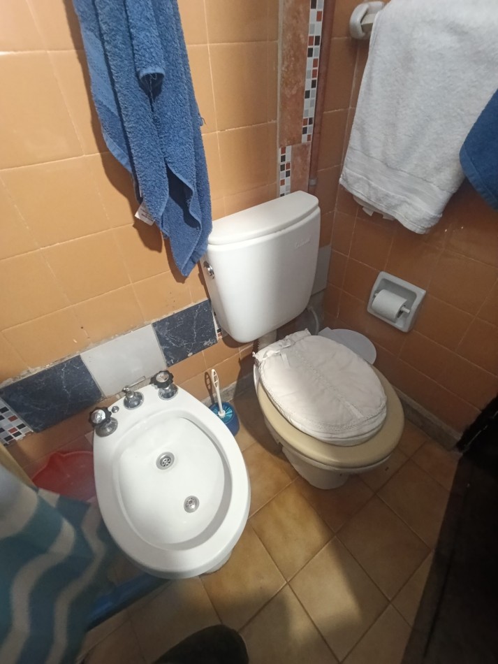 Vendo salon comercial+ 3 Dptos B Parque Velez Sarsfield 