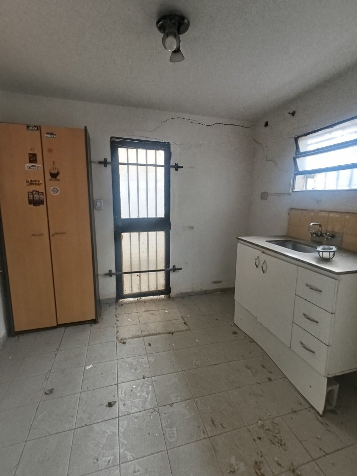 Vendo salon comercial+ 3 Dptos B Parque Velez Sarsfield 