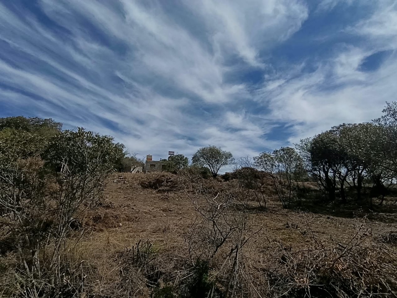 Terreno en Tanti. 786 mts. Todos los servicios c/escritura