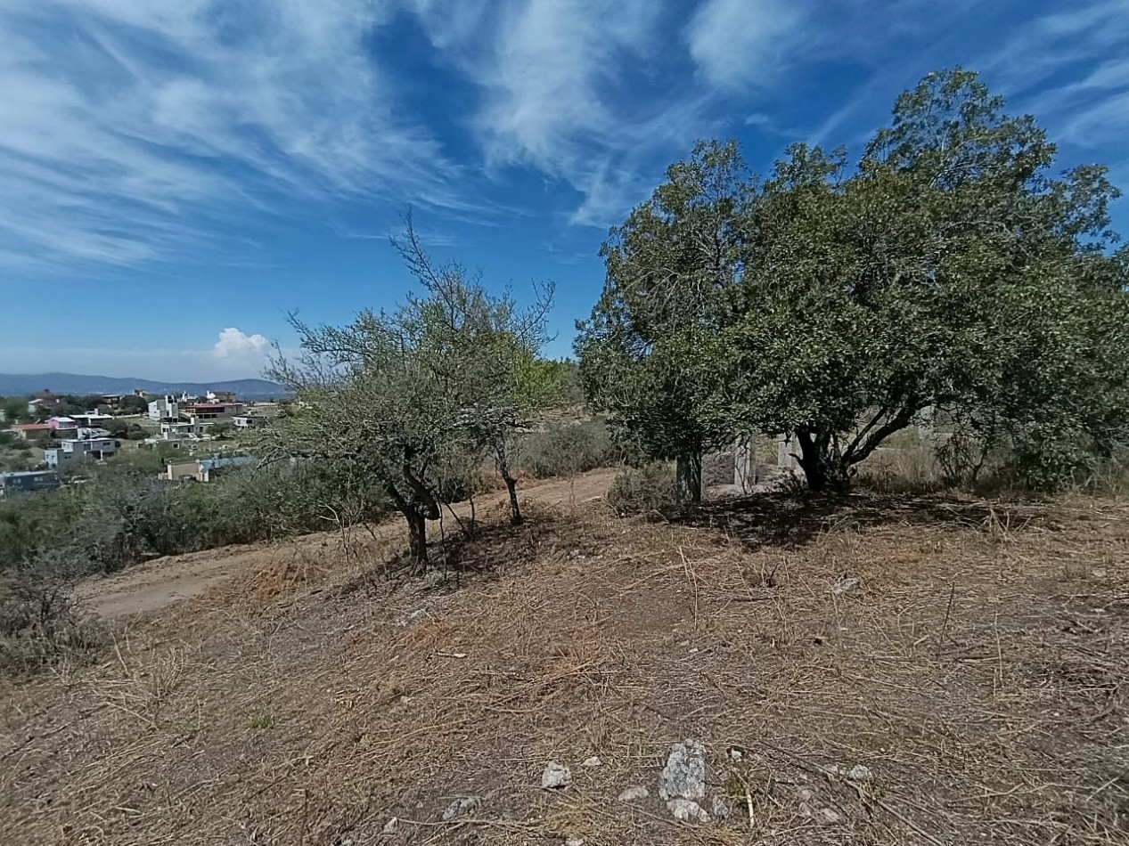 Terreno en Tanti. 786 mts. Todos los servicios c/escritura