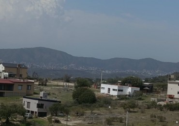 Terreno en Tanti. 786 mts. Todos los servicios c/escritura